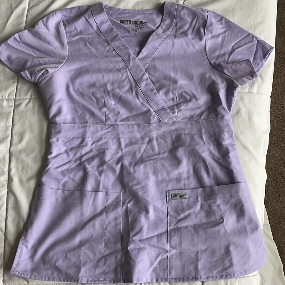 Greys anatomy women’s scrub top